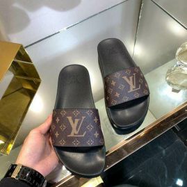 Picture of LV Slippers _SKU424811364451924